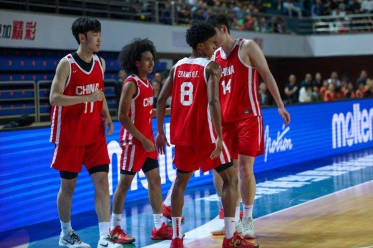 组个CP？朱正与广东混血女将共舞 他身高能达到1米9吗